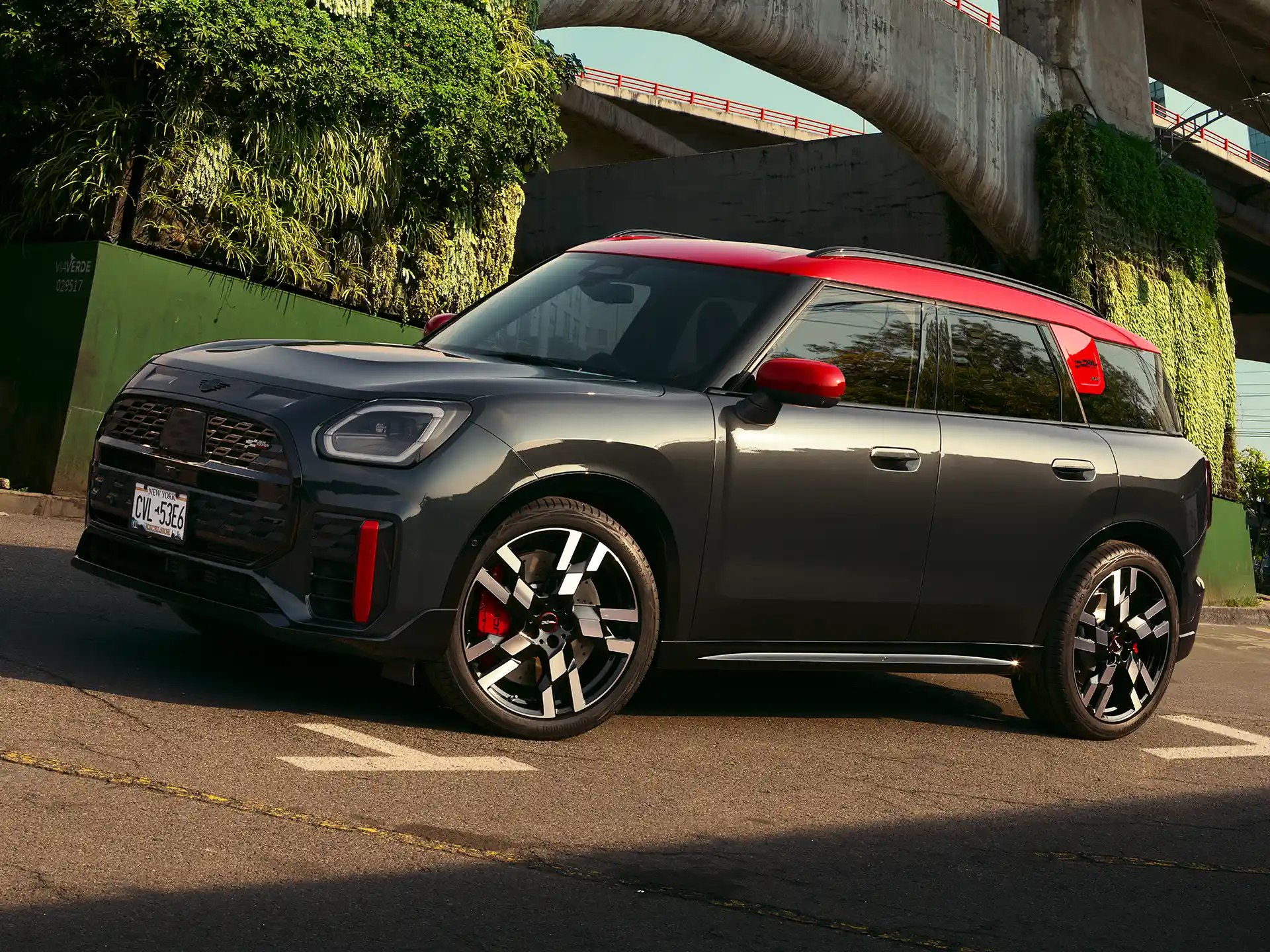 MINI John Cooper Works - U25 JCW изглед отстрани