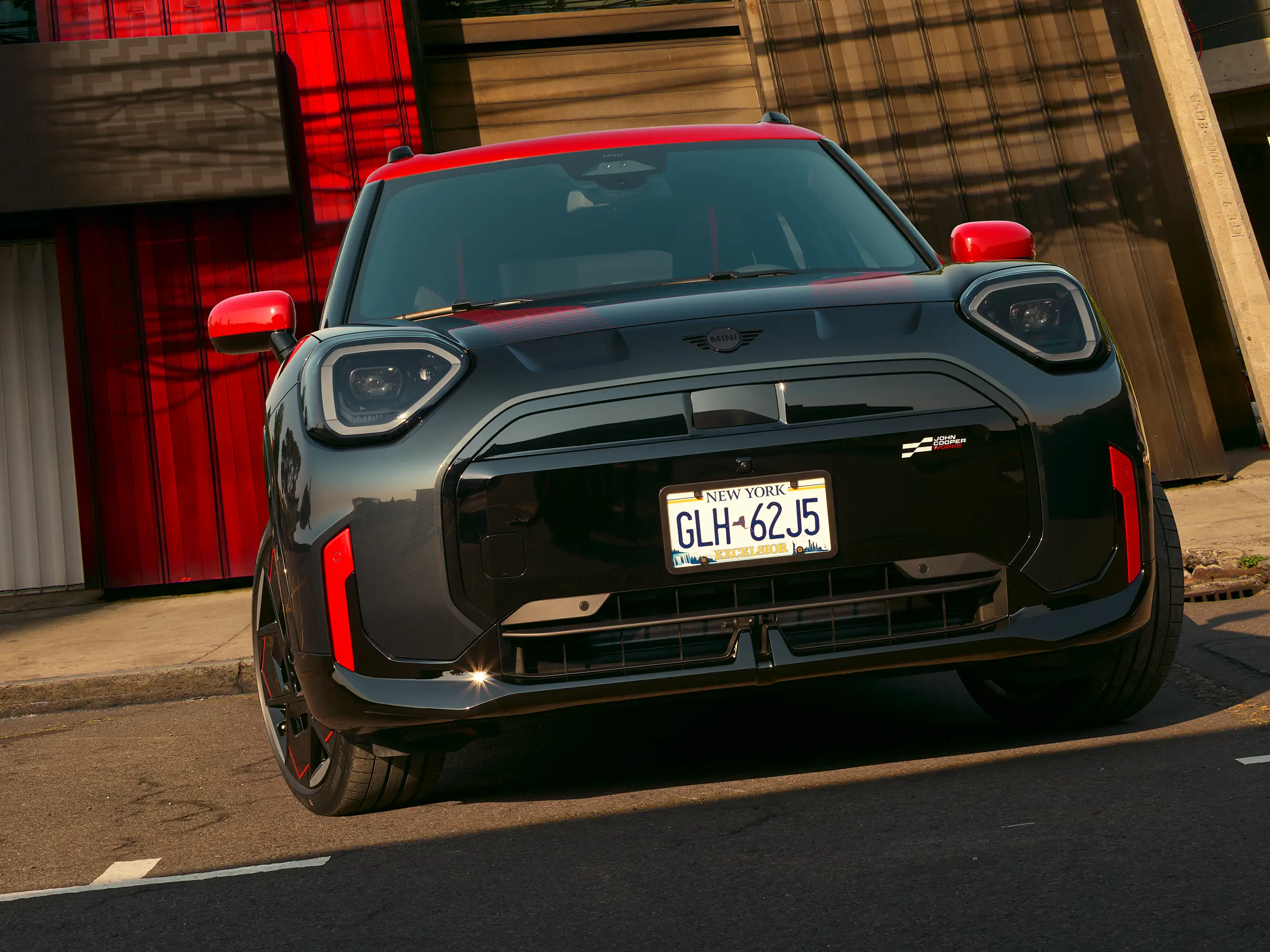 MINI John Cooper Works - J04 JCW изглед отпред