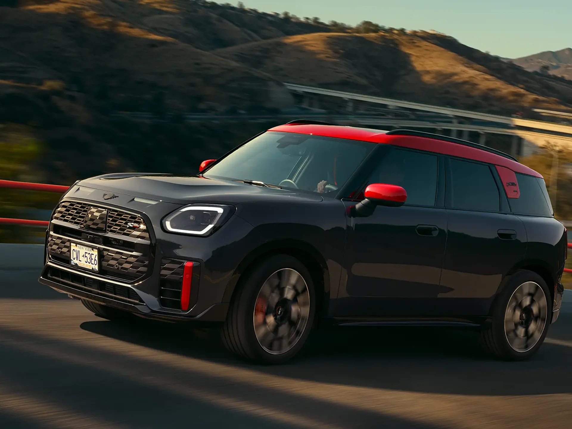 MINI John Cooper Works - U25 JCW изглед отстрани